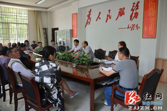 永定区：尚生龙坐班接访解信访群众心头“结”