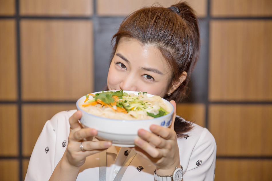 《北上广》剧组为妍希特地准备的长寿面