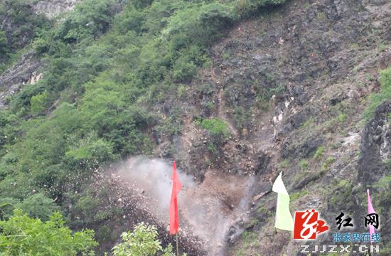 S310慈利零龙公路雷雨垭隧道安全贯通