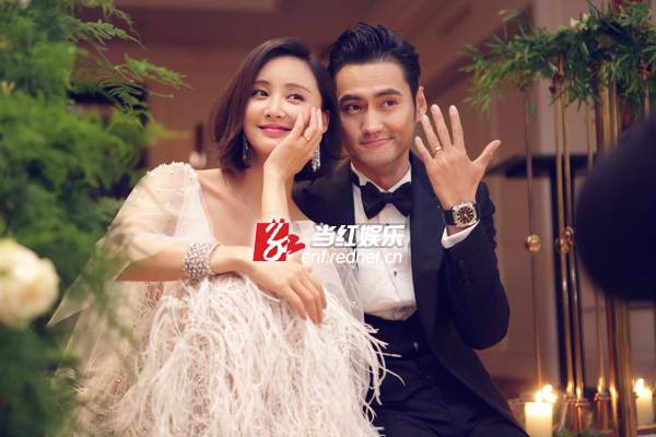 袁弘、张歆艺大秀婚戒