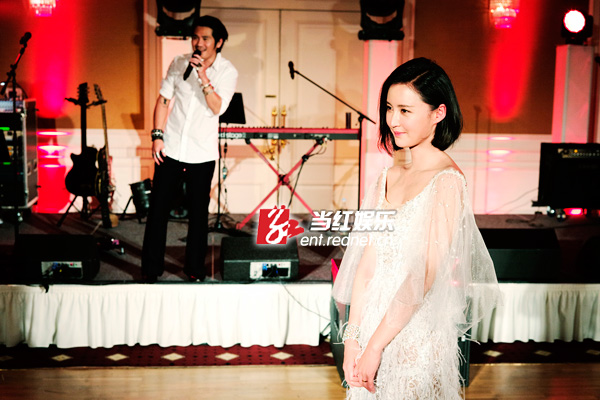 张歆艺长裙轻盈唯美