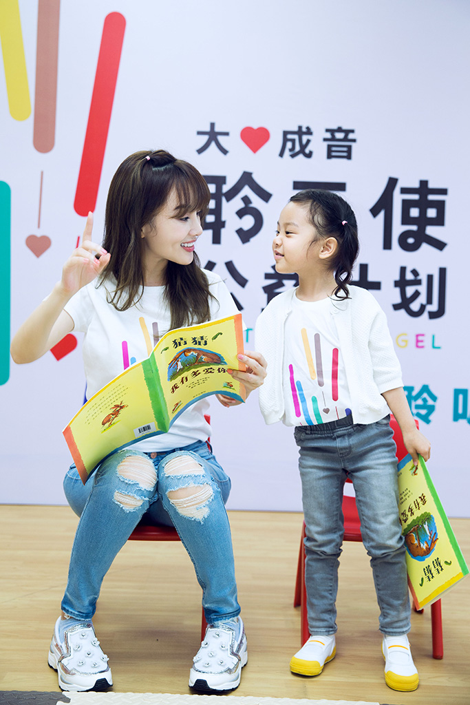 李小璐给甜馨不一样的六一