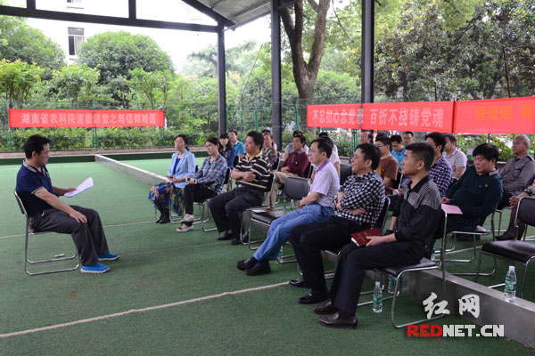 党员故事会让更多党员将发生在自身或身边的先进事迹讲述出来，传播党员好声音，弘扬正能量。