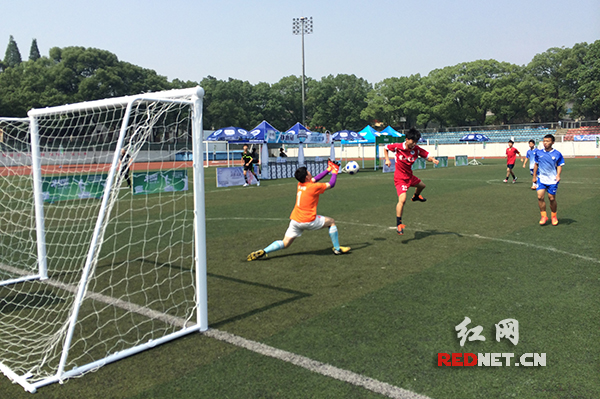 4日上午，2016年湖南省青年体育协会“蒙牛杯”大学生五人制足球长沙预选赛开赛。