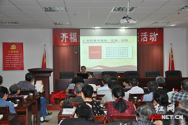 6月5日上午，长沙市开福区富雅坪社区进行“两学一做”学习教育。