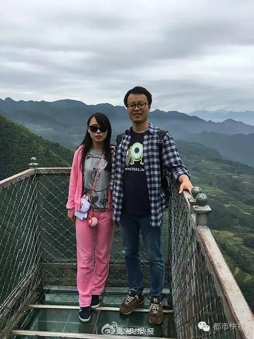 婚礼上，总要想一些浪漫，而且能感动客人的环节。夫妻俩想了很久，打算把两人从小到大的照片，尽可能多地找出来，在婚礼上还原彼此的童年和青春。[!--empirenews.page--]