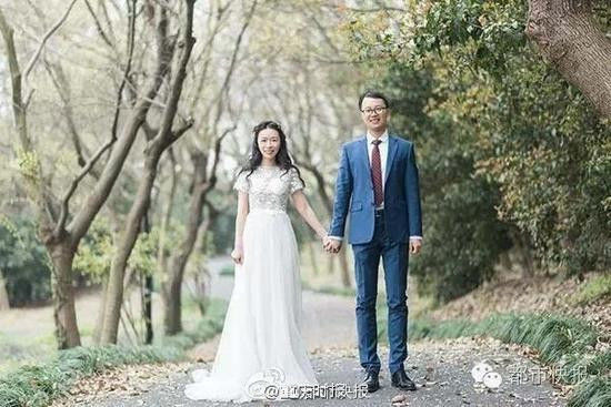 “超级不可思议啊，要不是有照片为证，我都以为这是编故事。现在我特相信缘分了，冥冥中就注定了。”陆怡沁马上给婚礼的司仪打电话，说一定要把这个故事，讲给当晚的每一位客人听。