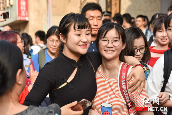 别看错了，我们是母女，不是姐妹花。