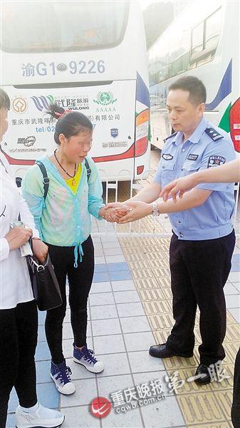 “高考生”街头求助回家给奶奶送终 实为已婚女