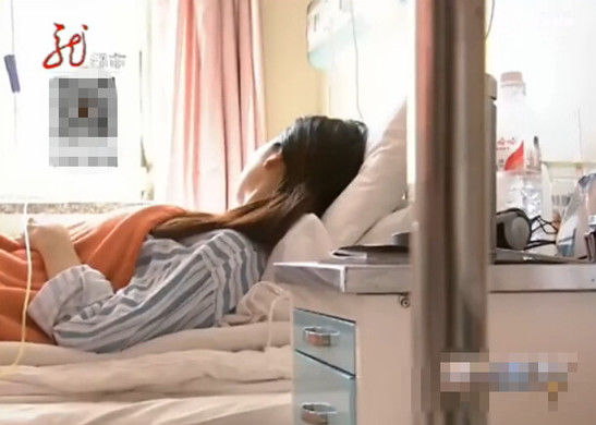 女子隆胸后搭公交遇急刹 左胸被撞一分为二(图)