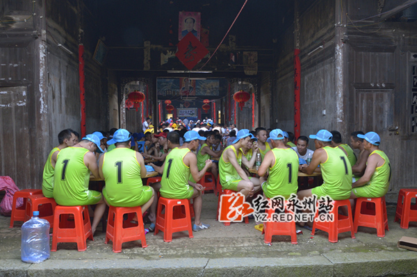 龙舟师傅聚餐张家大院