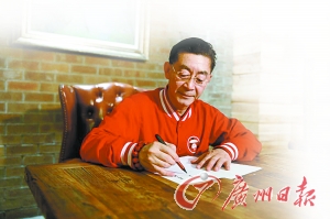 思考、写字也是他练功的一种方式。