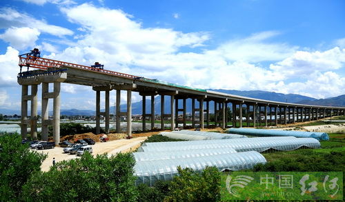 正在建设中的芦槎冲特大桥