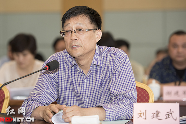 湖南省社科院党组书记、院长刘建武。