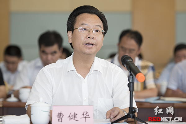 湖南省委党校、省行政学院副院长曹健华。