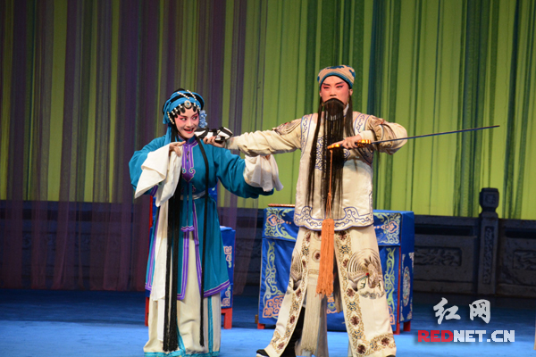 在12日至14日期间，湖南八大剧种传承人齐聚湖南省花鼓戏剧院大舞台进行集中展演。