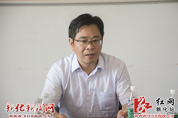 新化县委书记胡忠威到帮扶村现场办公(图)