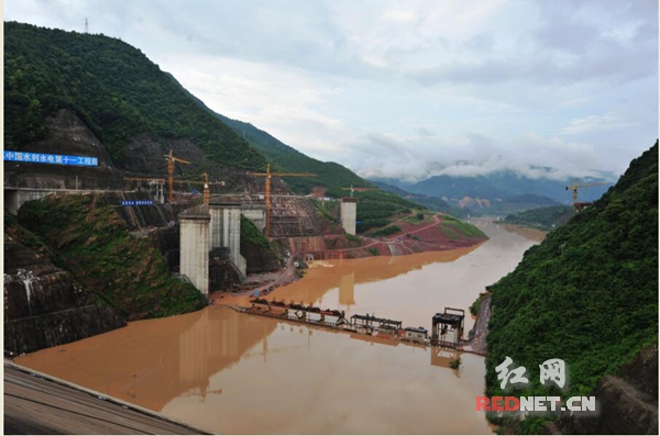 涔天河水库扩建工程新坝挡水面有效应对洪峰流量。