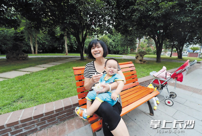 开福寺路与芙蓉中路交会处曾是个杂草丛生之地，现已建成绿叶女广场，成为市民休闲好去处。