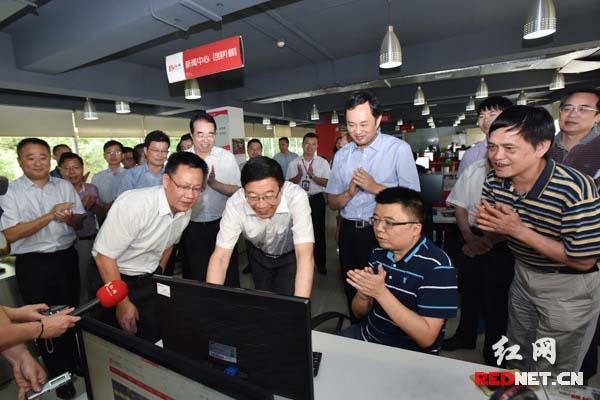 湖南省委书记、省人大常委会主任徐守盛来到红网调研。