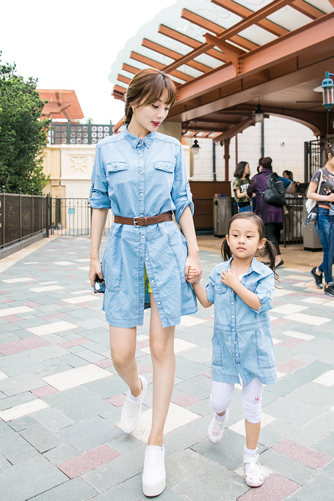 李小璐甜馨母女装
