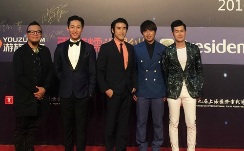 涂圣成（右2）亮相成龙动作电影周