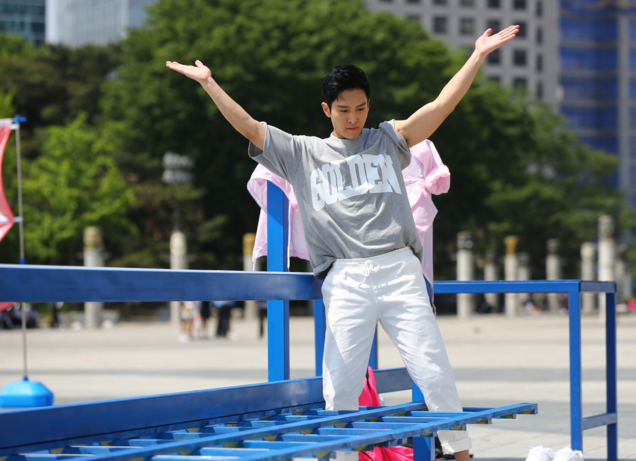 狂风天玩骨牌“逼疯”众星 林依晨自嘲暴露狂