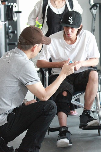 陈楚河前往王濛介绍国家队医生处就诊。