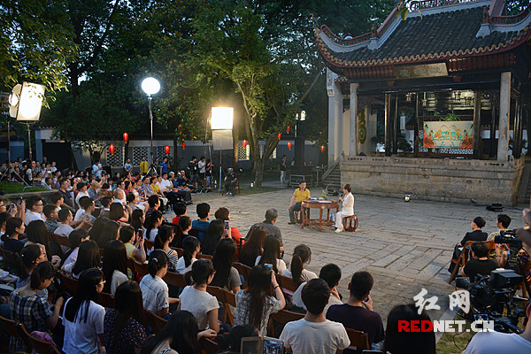 6月17日晚，一场以湖南花鼓戏为主题的节目在岳麓书院录制。