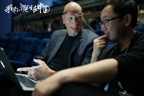 制片人罗伊·康利与导演陆川讨论电影