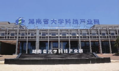 的 