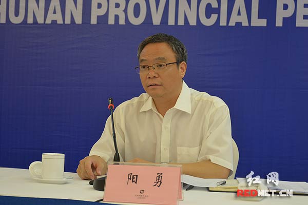 中国银行湖南省分行副行长阳勇介绍有关情况并回答记者提问。