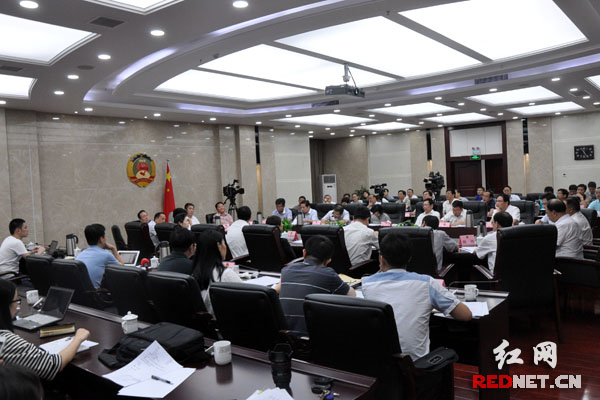 6月21日下午，湖南省政协召开重点提案办理协商座谈会。