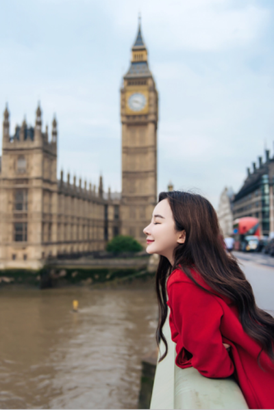 孙心娅伦敦街拍时尚大片 红衣造型美艳惊人