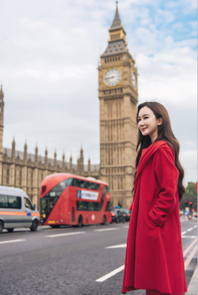 孙心娅伦敦街拍时尚大片 红衣造型美艳惊人