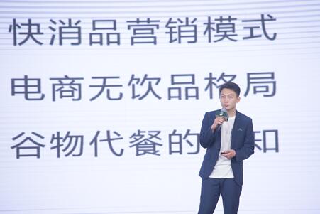网络直播掀起热潮 Papi酱等网红成为品牌生产力