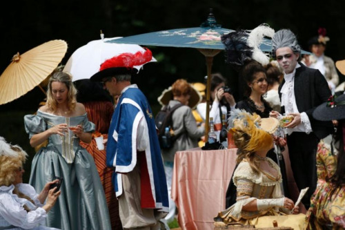 君主时代的怀旧：法国复古服装宴穿越到17世纪（图）