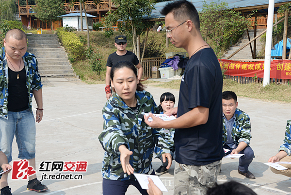 张晓蕾积极参加公司集体活动。