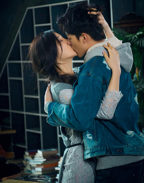 《陈白露》陈娅安深陷虐心三角恋 大叔和小鲜肉难抉择_娱乐频道_红网