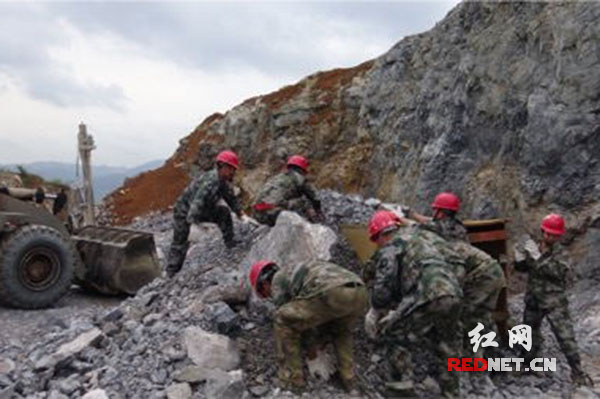古丈县多部门联合开展边坡坍塌事故应急救援演