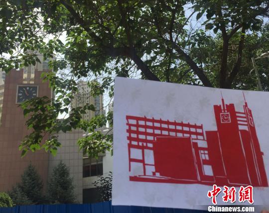 甘肃“90后”女学生“刀锋微缩”母校建筑群(图)