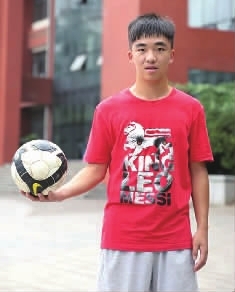  “足球小子”刘绍淮。
