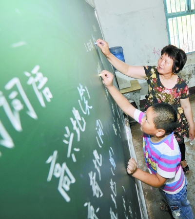 安乡县焦圻镇新码小学教师易先萍:教一年级教