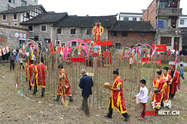 洋溪镇广阐宫“还都猖愿”中的傩仪《穿五岳大坛》。
