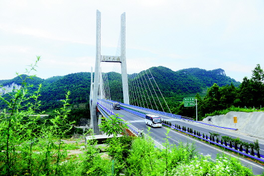 道安高速乌江大桥。