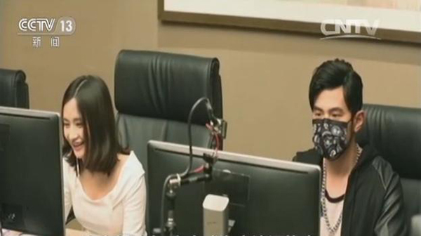 周杰伦直播玩英雄联盟