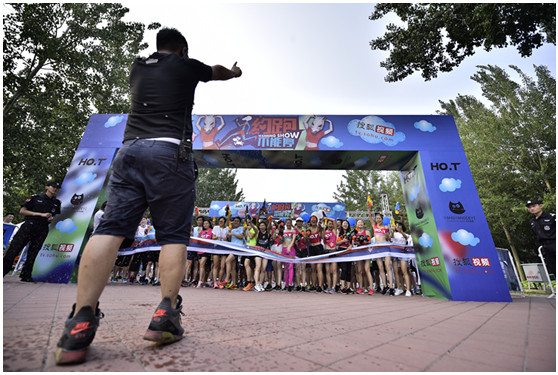 搜狐视频《约跑不能停》创意潮跑Water Run空降朝阳公园