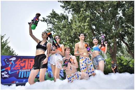 搜狐视频《约跑不能停》创意潮跑Water Run空降朝阳公园
