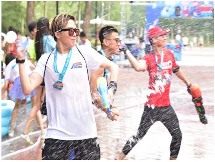 搜狐视频《约跑不能停》创意潮跑Water Run空降朝阳公园