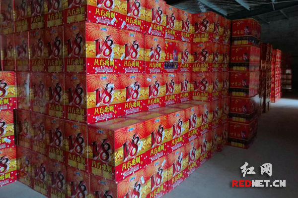 南省安委会督察组在常德查缴6657件超规格烟花爆竹